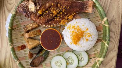 FC9 AYAM PENYET - ES IKAN BAKAR (LOTUS’S STATION 18)