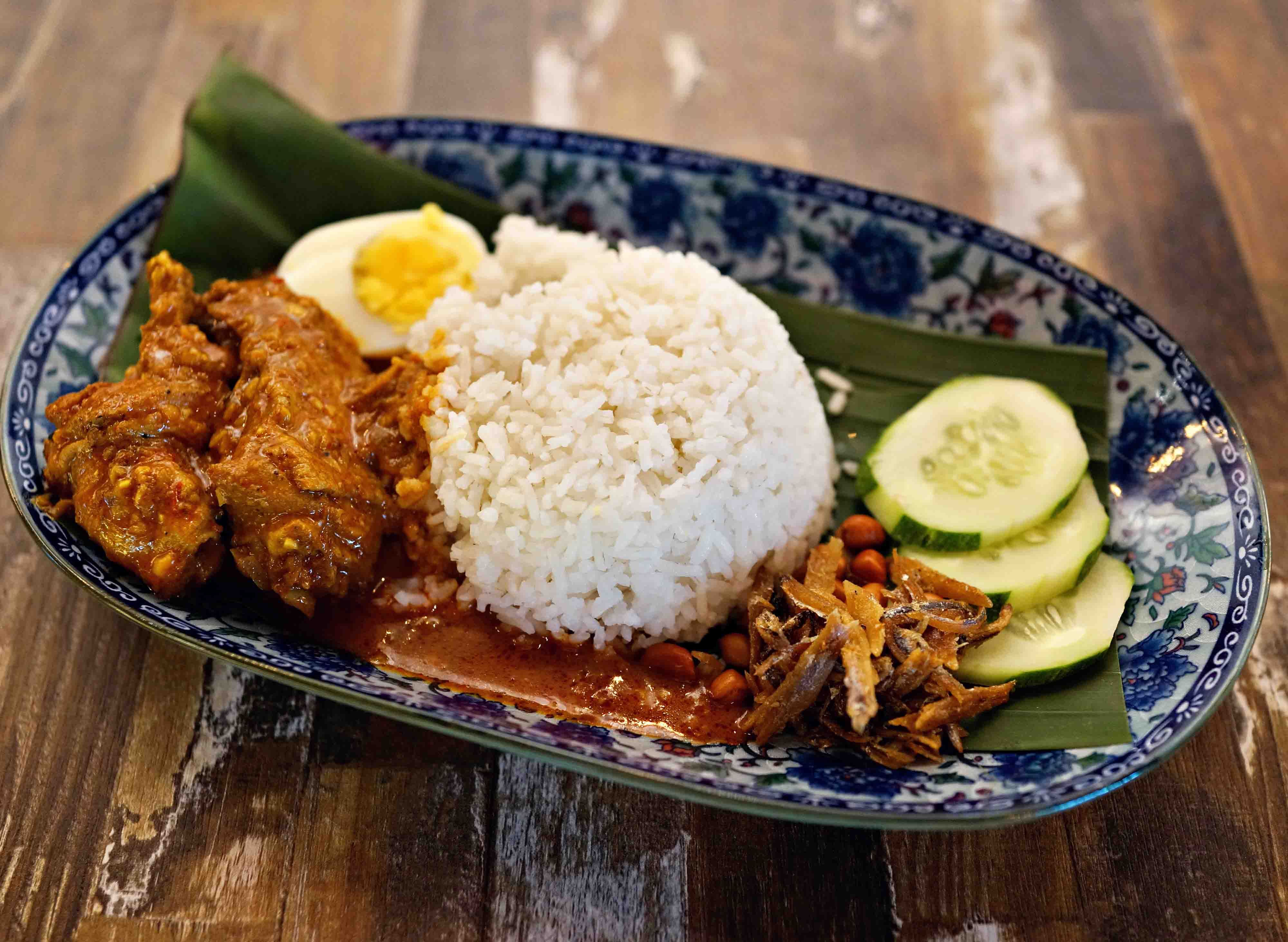 Nasi Lemak Ayam Goreng 