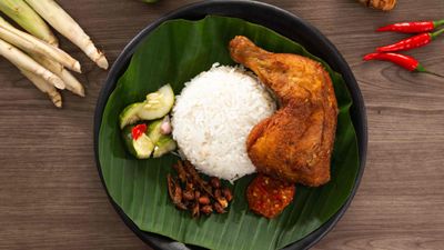 NAA NASI KUKUS AYAM GORENG BEREMPAH NASI KUKUS (MAJIDEE)