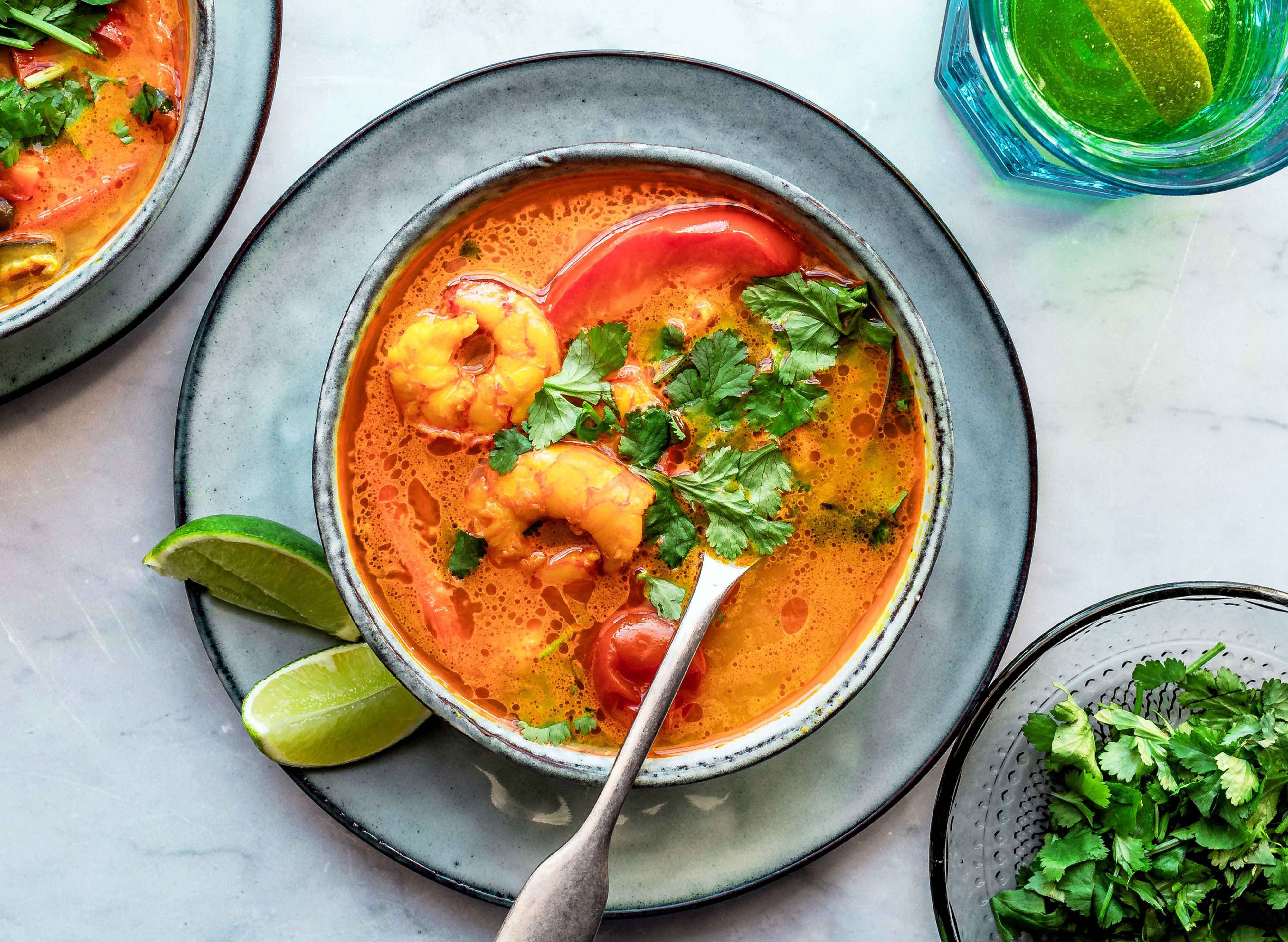 Tom yum иркутск. Tom Yum Soup. Суп том ям. Тайский суп. Суп том ям с креветками.