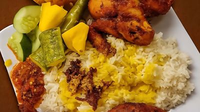 Nasi Ayam Berempah Gulai Kuning Nenas