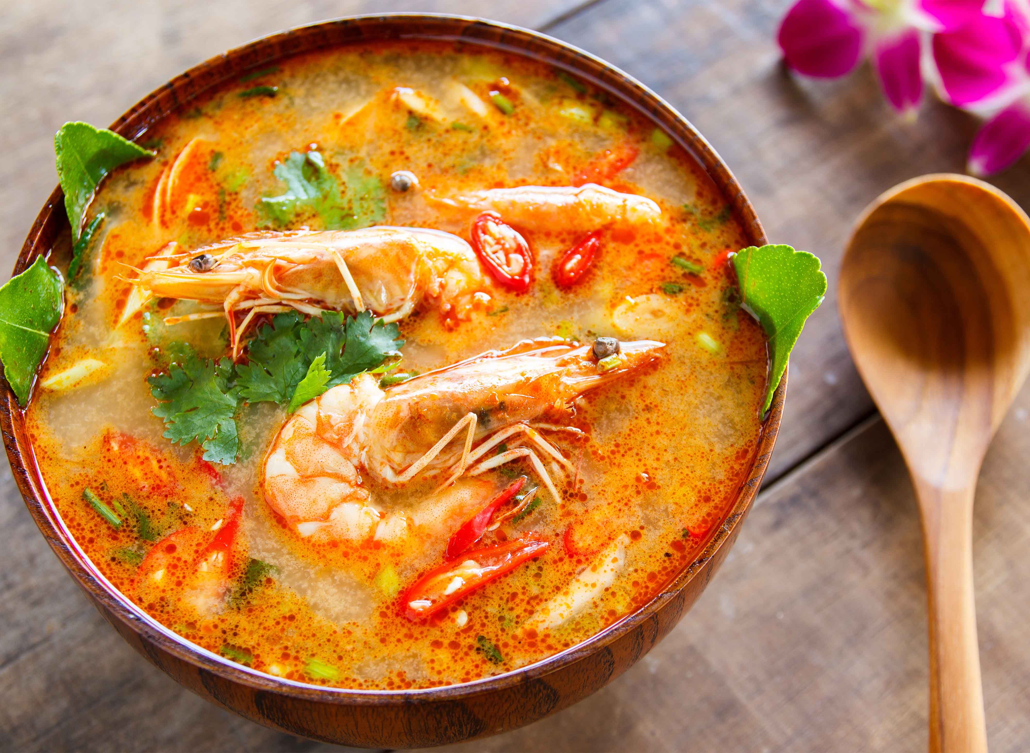 Рецепт тайского том яма с креветками. Tom Yum суп. Суп том ям в Тайланде. Tom Yum Kung. Том ям кунг (Tom Yum Kung).