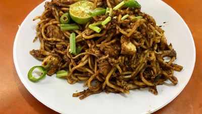Mee Goreng Taugeh 黑子豆芽面 (Dore Foodcourt)