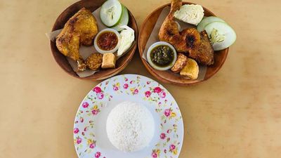 Pawon Penyet (Medan Selera Tuaran)