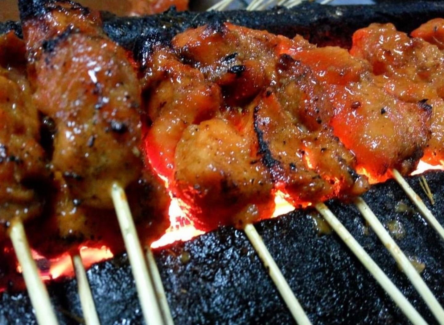 Yut's Satay vendor logo