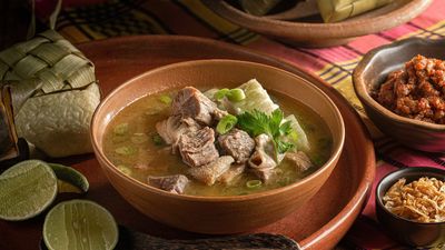 Khais Catering (kedai makan warna kuning)