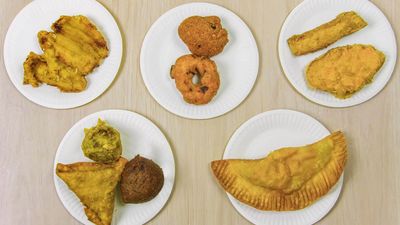 Famous Vadai & Goreng Pisang