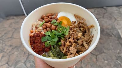 Medan Selera Pasar Menggong - Bubur Nasi Berlauk (Alor Gajah)