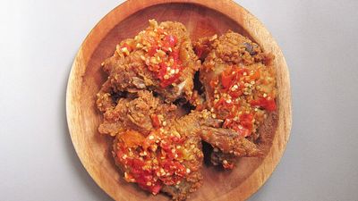 Ayam Gepuk Crispy Uwo
