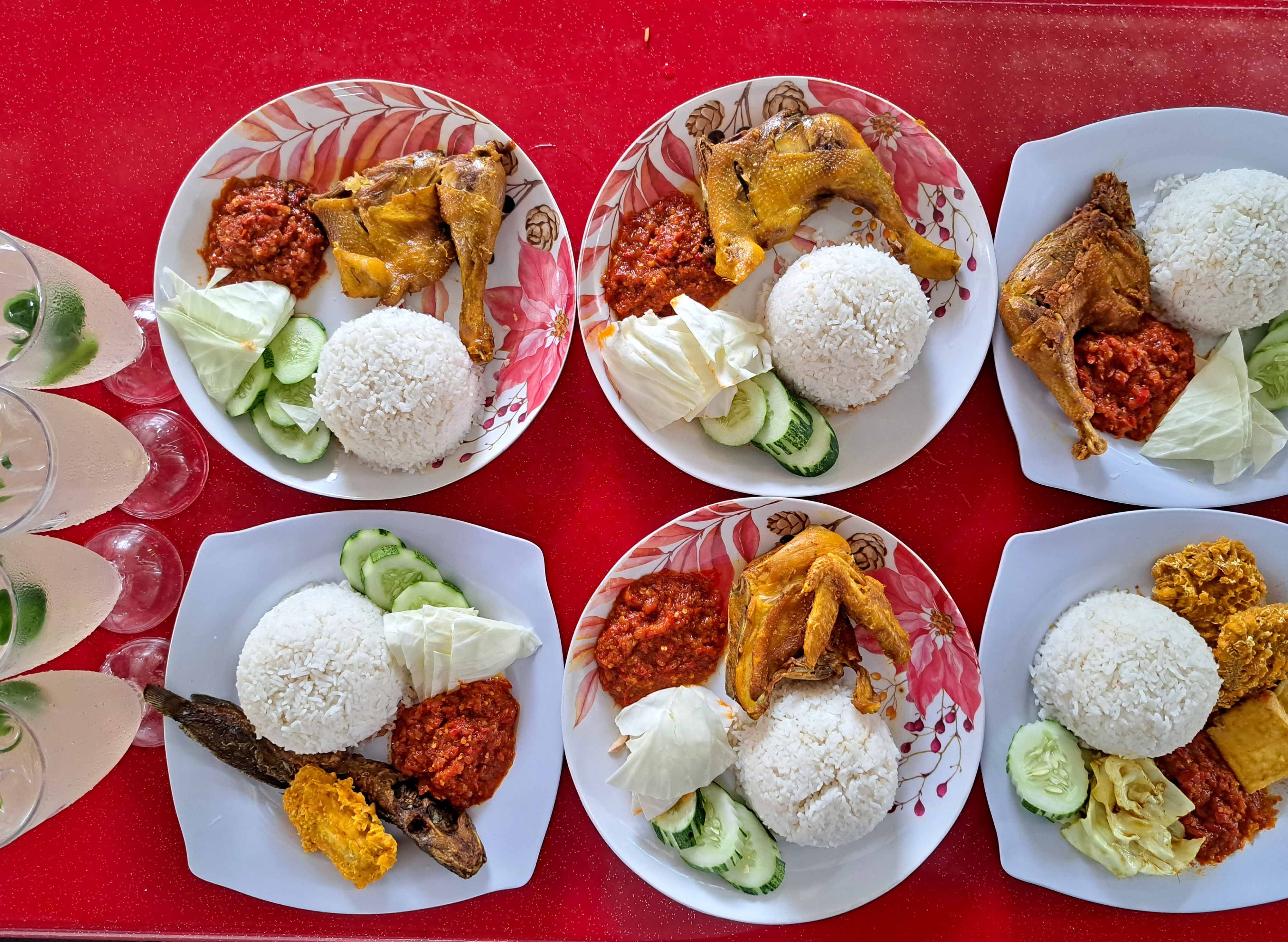 Ayam Penyet Bos! - Seksyen 25 vendor logo