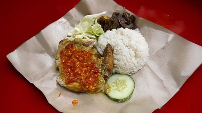 Ayam gepuk pak aji (Sebelah SHELL)