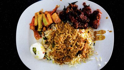 NASI KANDAR NASEER (Parit Buntar) - Mee Goreng & Roti Meletup