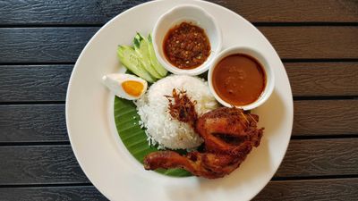Nasi Kukus Ayam Berempah IDI