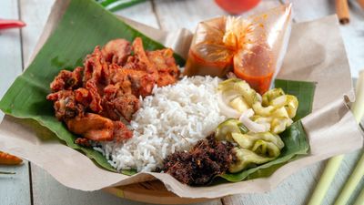 Ayam Gunting dan Kek Leleh Waffy