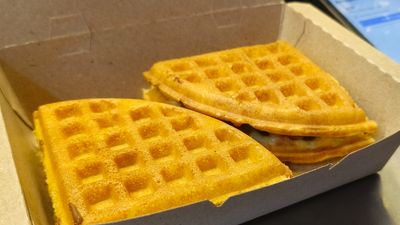 Homemade Waffle by Ariss 新山华夫饼 (周星星Restoran Zhou Xing Xing)