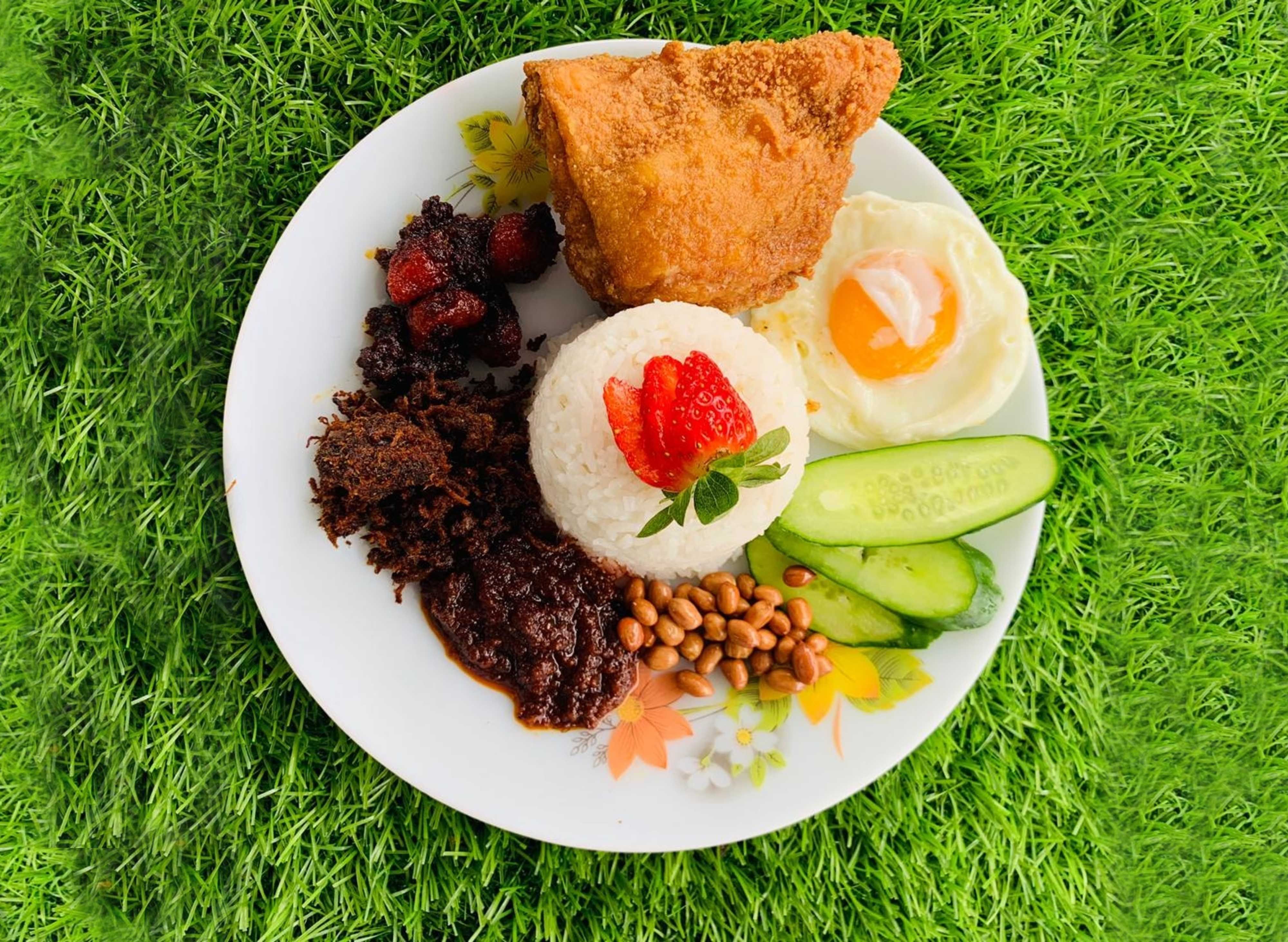 Opah Nasi Lemak Strawberry