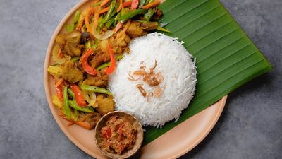 Nasi Berlauk Mek Noyah