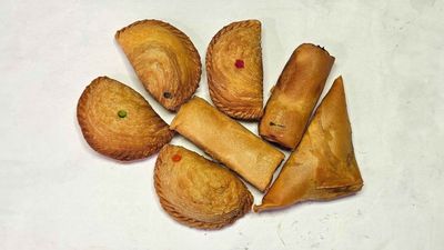Karipap Pahlawan (Platform 19 SA - Medan Selera Mbsa)