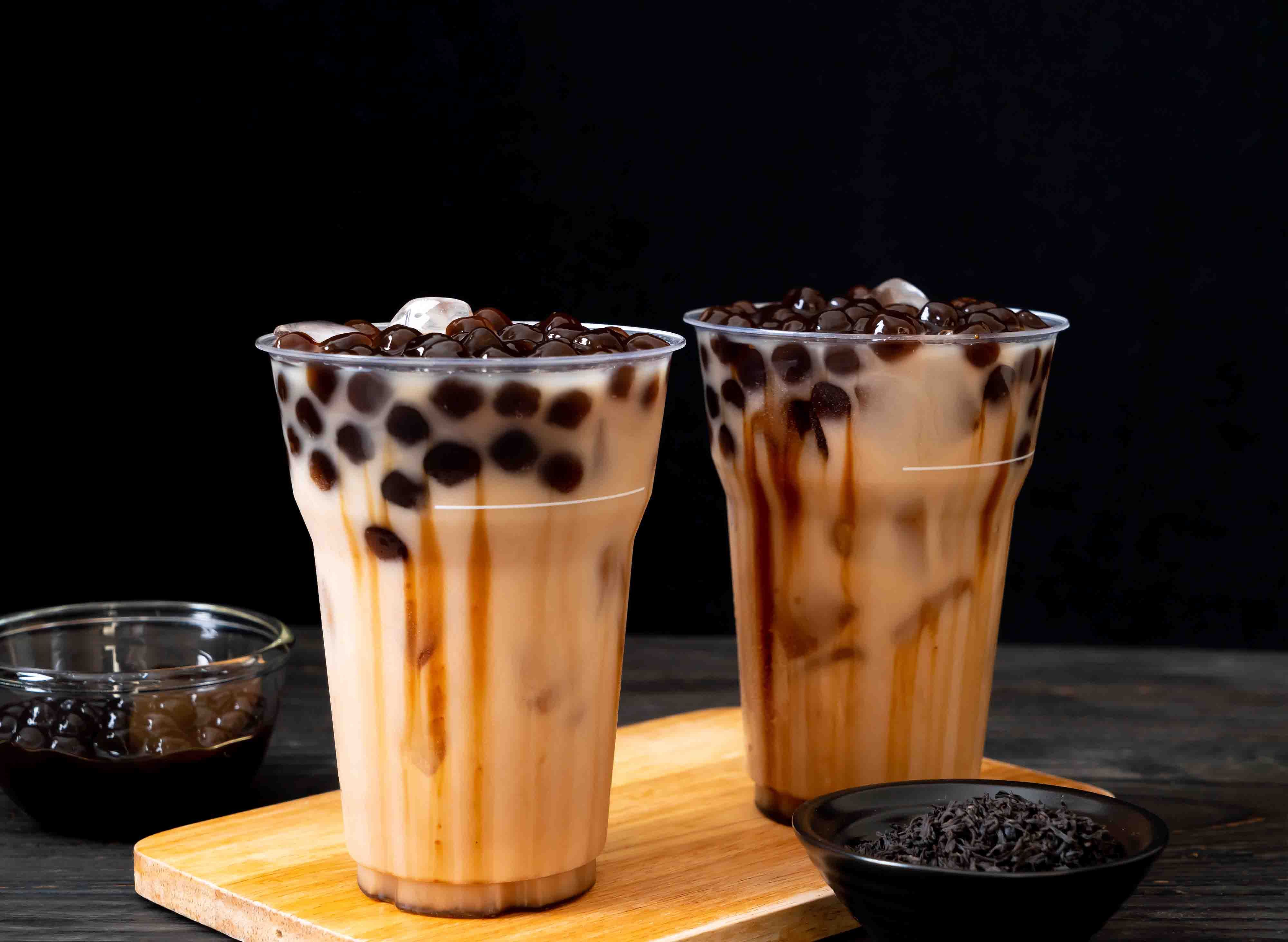 Milk tea. Boba Milk Tea. Brown Sugar Bubble Tea. Чай с молоком и тапиокой. Бабл кофе.