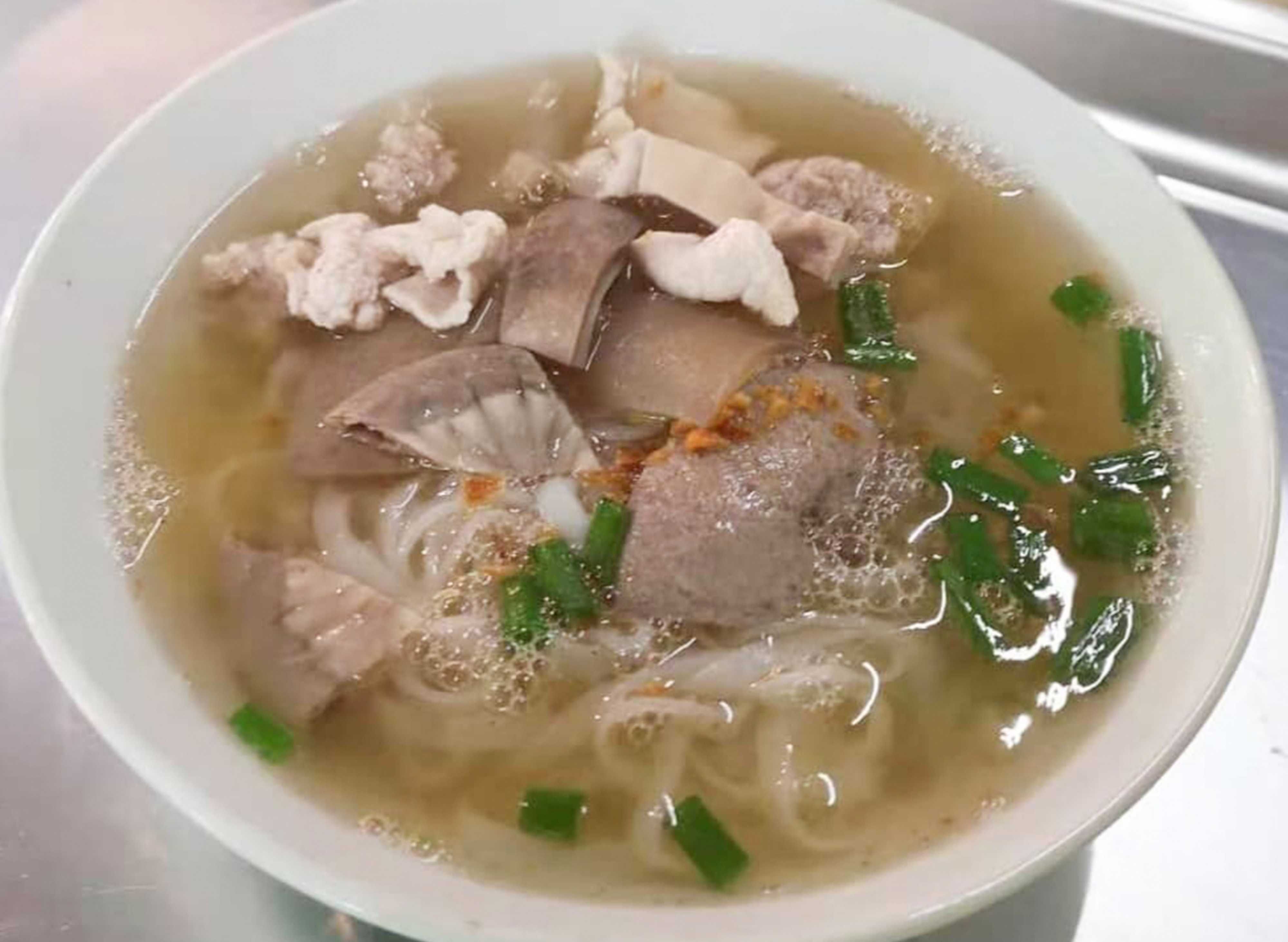 鲁乃猪肉粉 (Pork Noodles) Lunas Food Court menu and delivery in Kulim