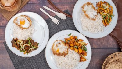 ALONG DAN ANGAH AYAM GORENG KUNYIT