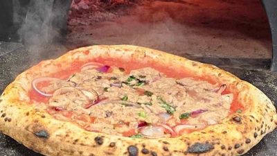Grande Italiensk Restaurang & Vedugns pizza