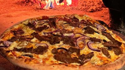 Restaurang Mediterran (Vedugnsbakade pizzor)