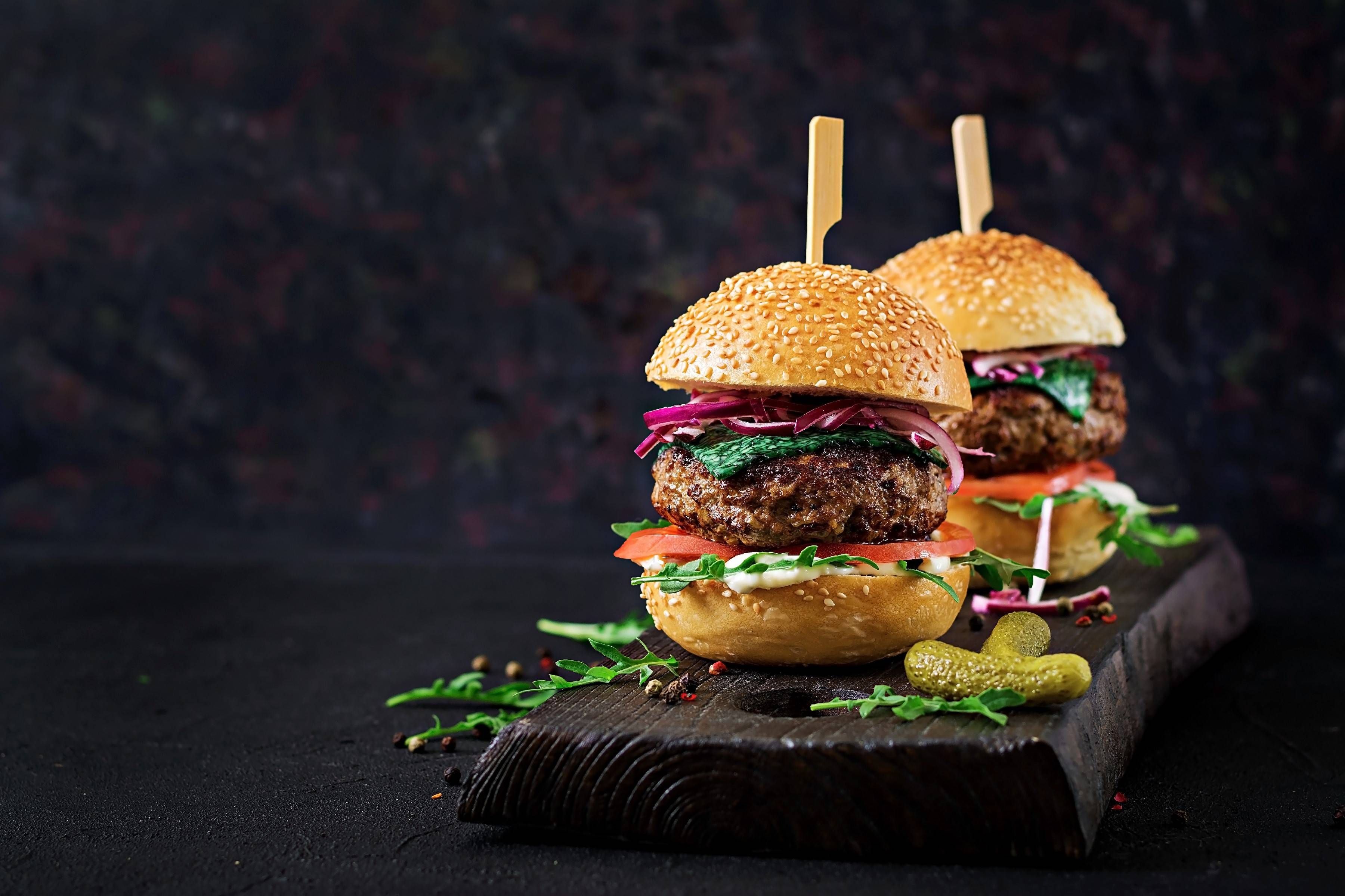 Royal Burgerss meny & priser - Beställ online i Huddinge | foodora