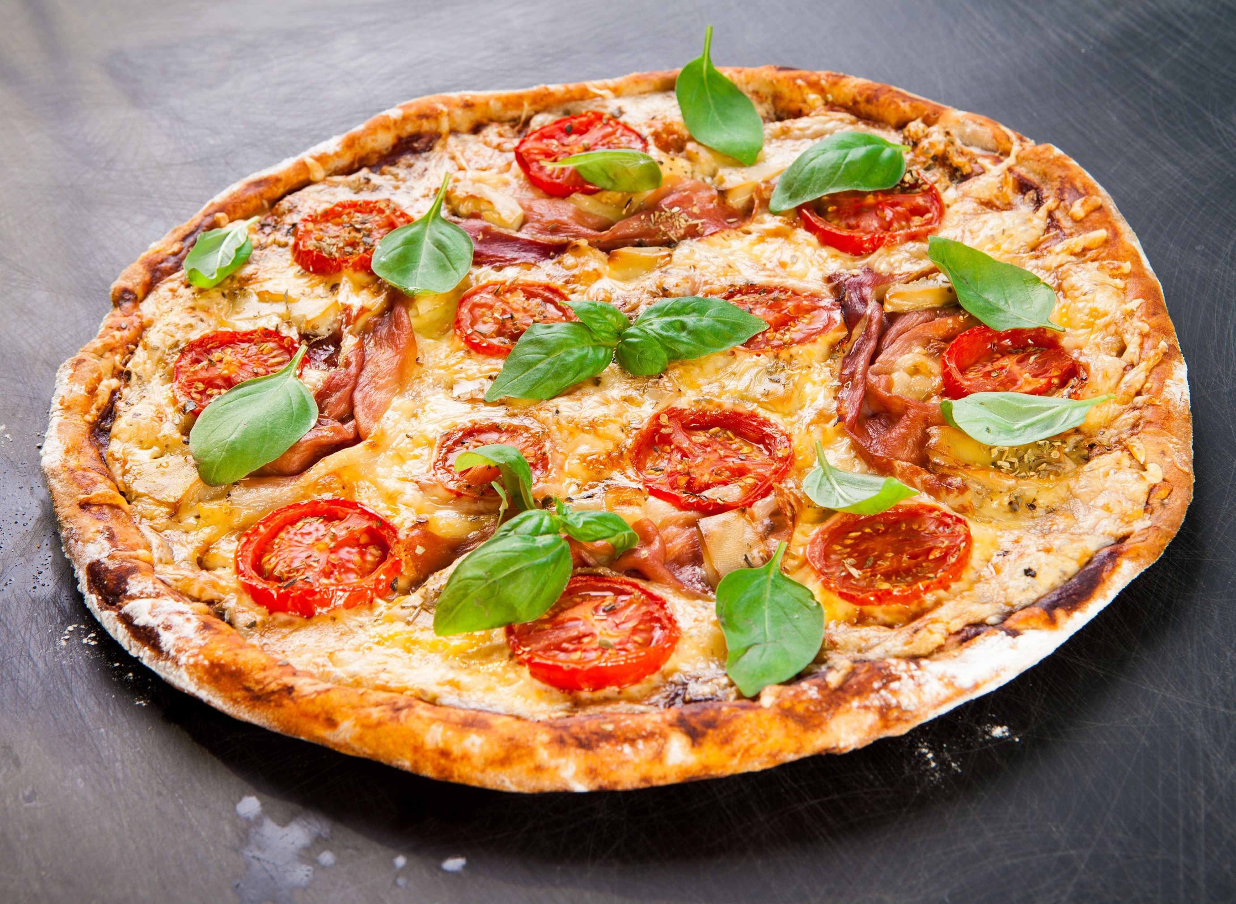 Casa Bianca Pizzeria & Burgers vendor logo