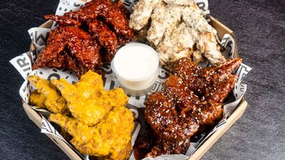 Primo’s Unlimited Bucket Wings - Comembo