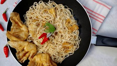 Golden Noodles & Dumplings - Barandal