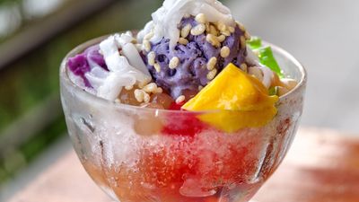 Iah’s Snack Corner & Special Halo-Halo - Poinsettia St.
