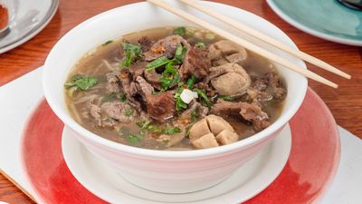 Hangout VN Resto - Valero Street