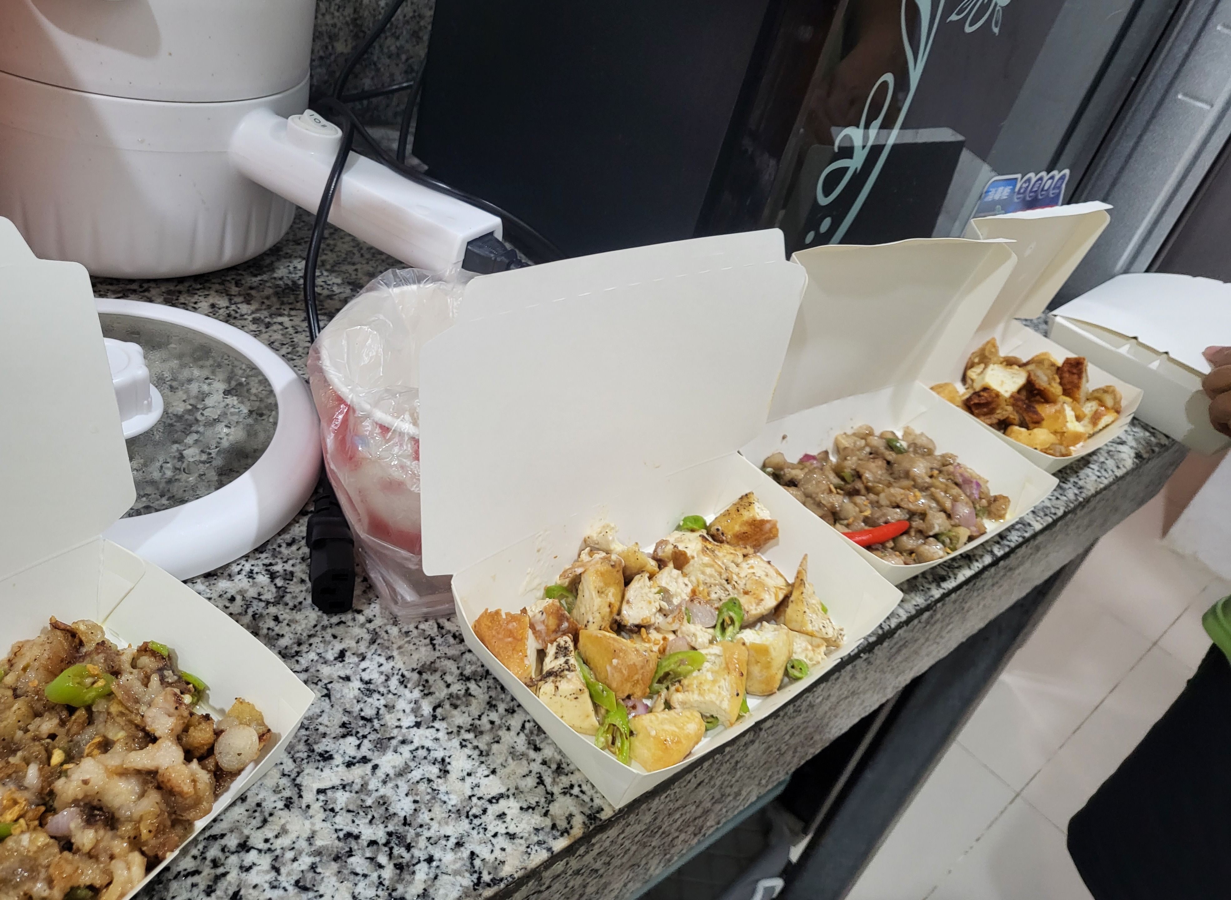 BossJ Unli Lugaw Grill and Resto Bar - Macapagal Street vendor logo