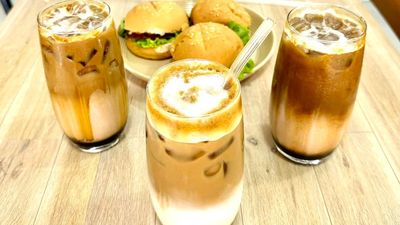 Deelicious SIps & Treats