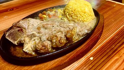 Mama Nid'z Sizzling House - Juan Felipe