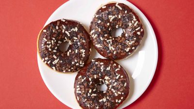 Queenbee Donuts & Cakes - Sitio Kinabutan