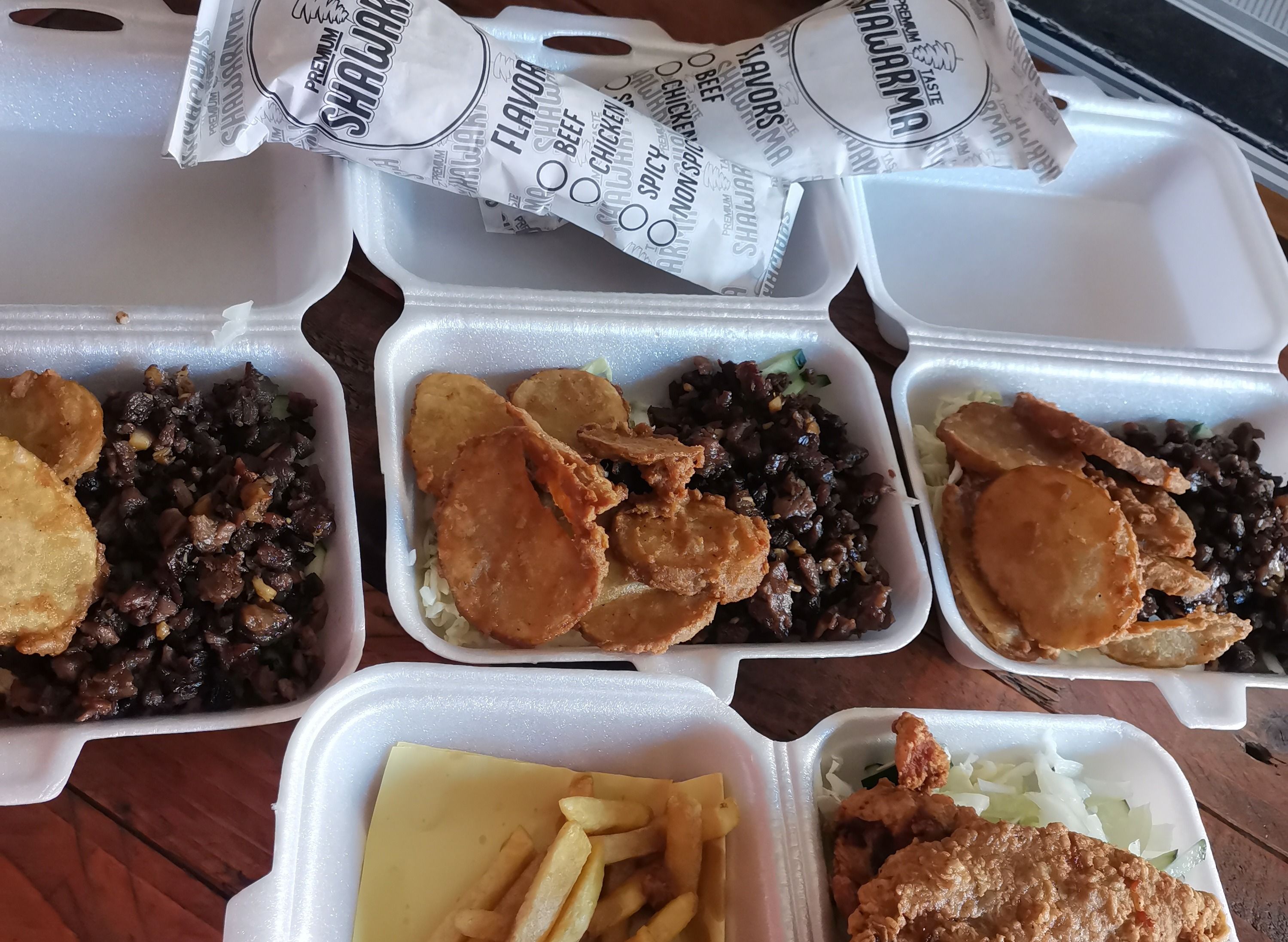 Lot's Foodhouse and Shawarma - Burgos Street vendor logo