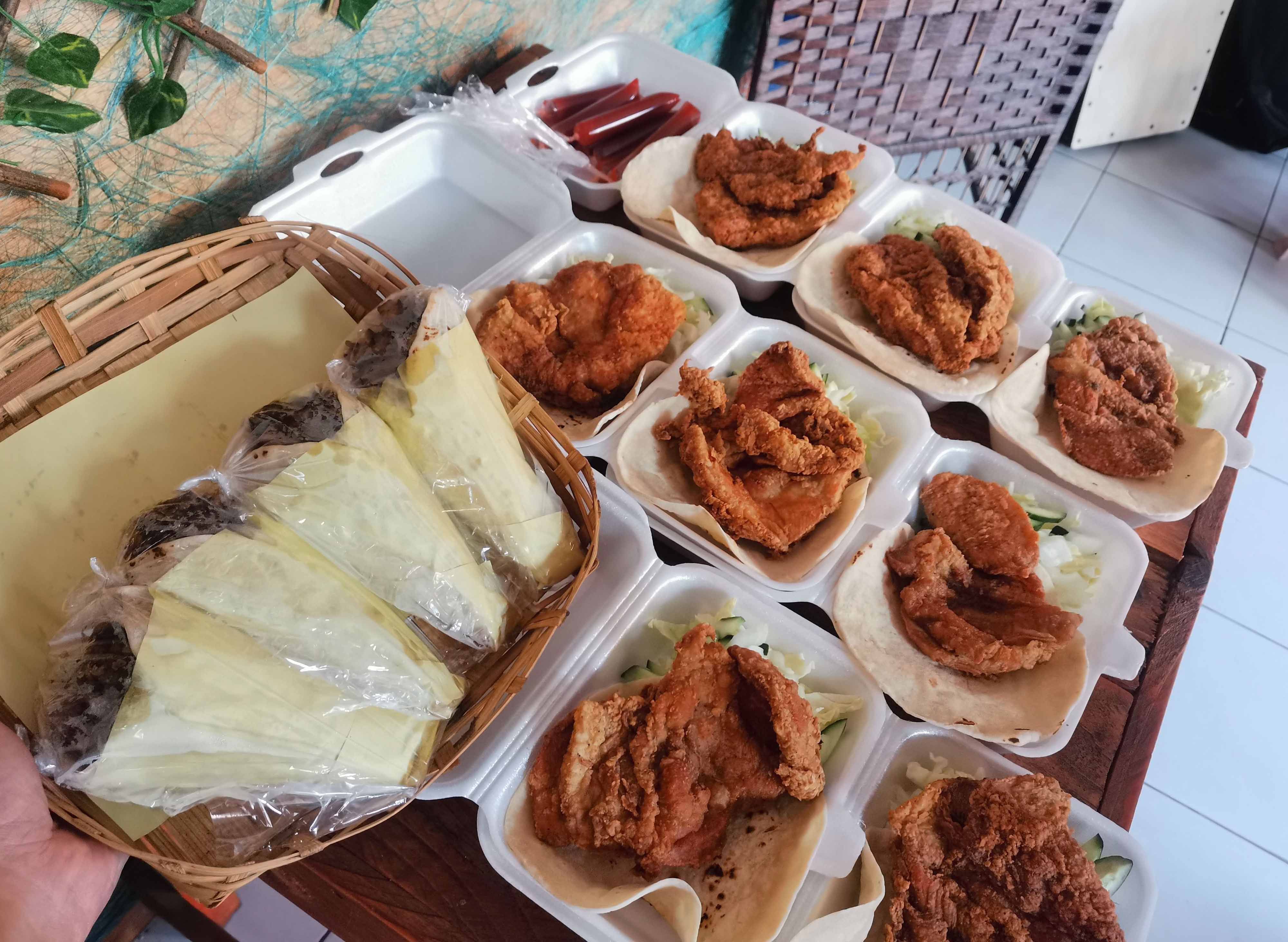 Lot's Foodhouse and Shawarma - Burgos Street vendor logo