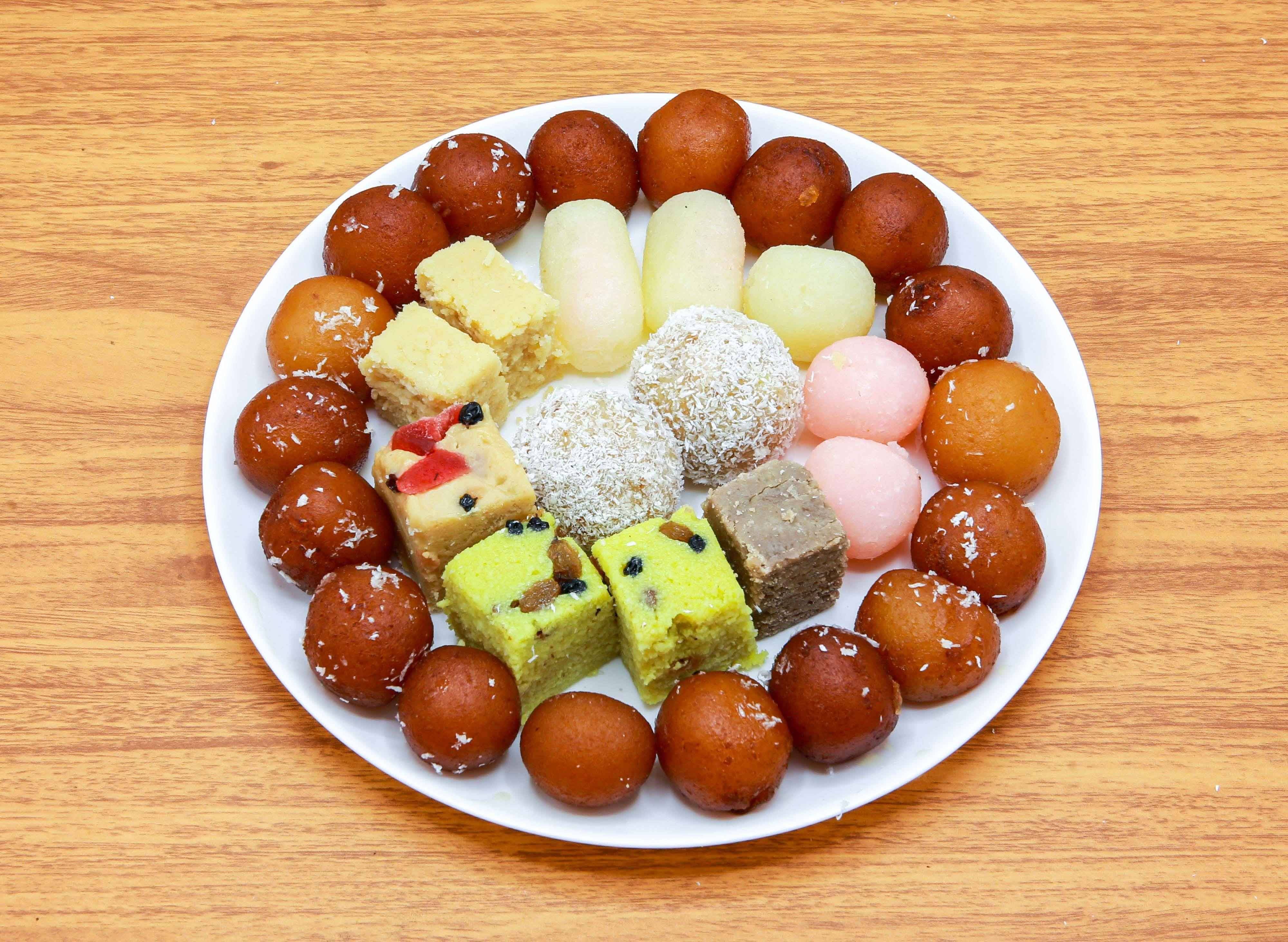 Butt Sweets & Bakers Chowk Nakhuda menu in Lahore Food Delivery