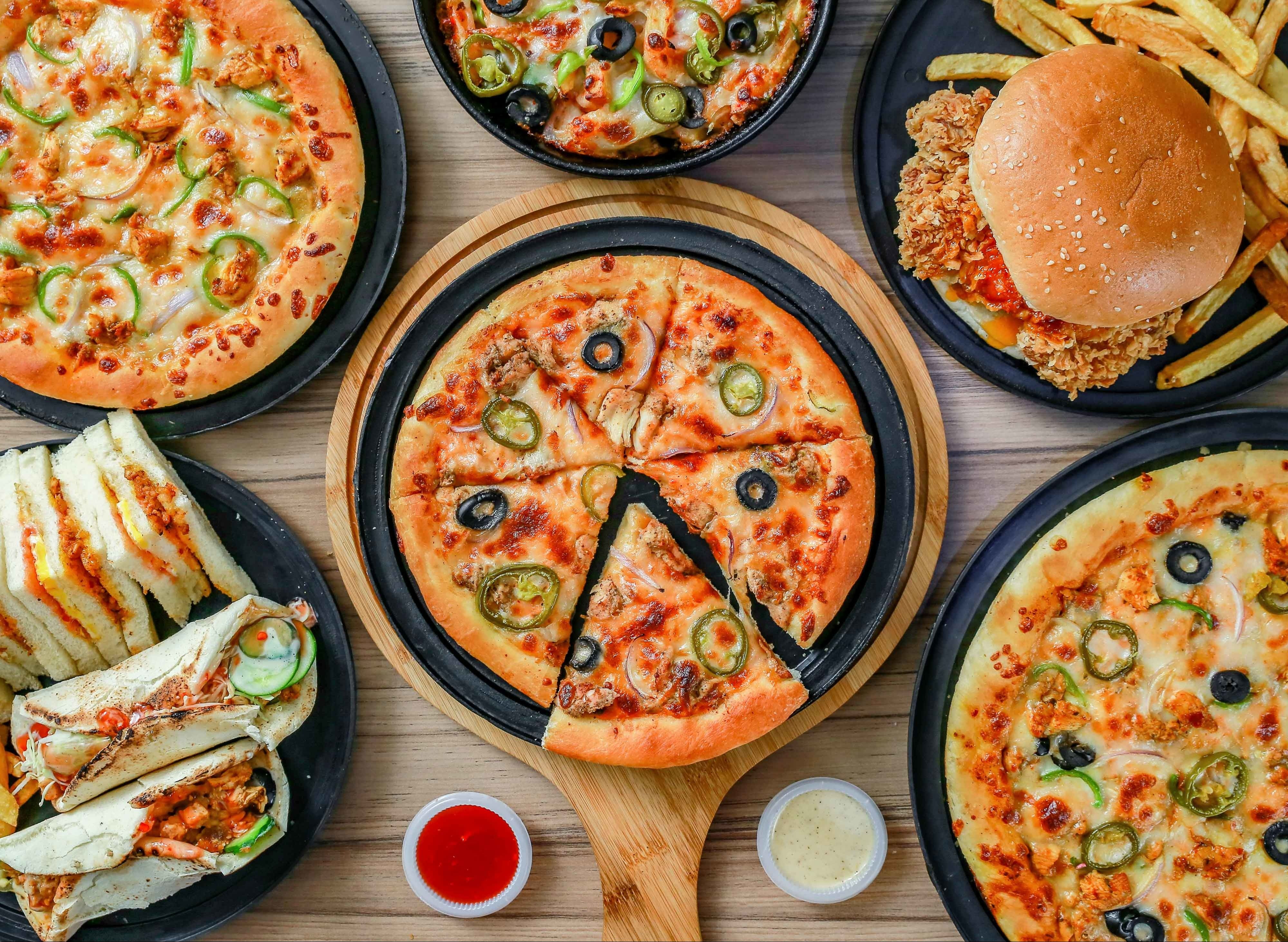 Hot stone pizza vendor logo