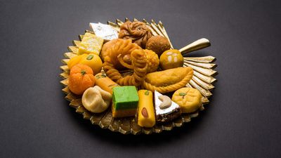 Super Ideal Sweets & Bakers - Jinnah Colony