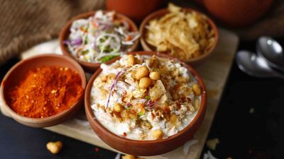 Zaqia Special Dahi Bhalay (Hussain Chowk)