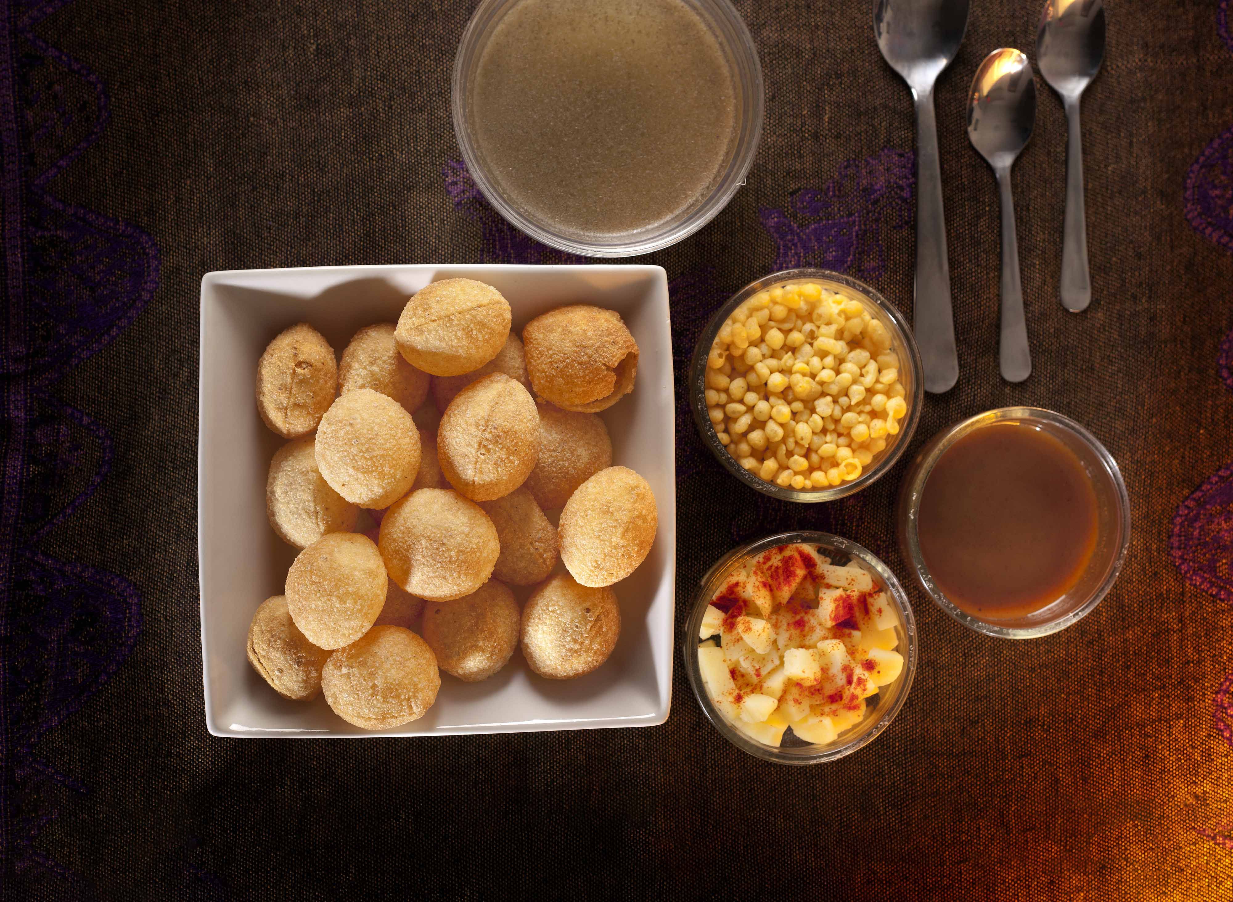 Hussani Gol Gappay and Lahorie Lado Pahti walya vendor logo