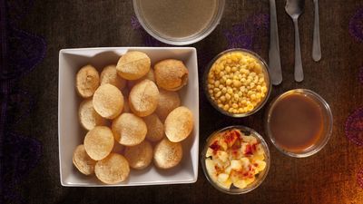 Hussani Gol Gappay and Lahorie Lado Pahti walya