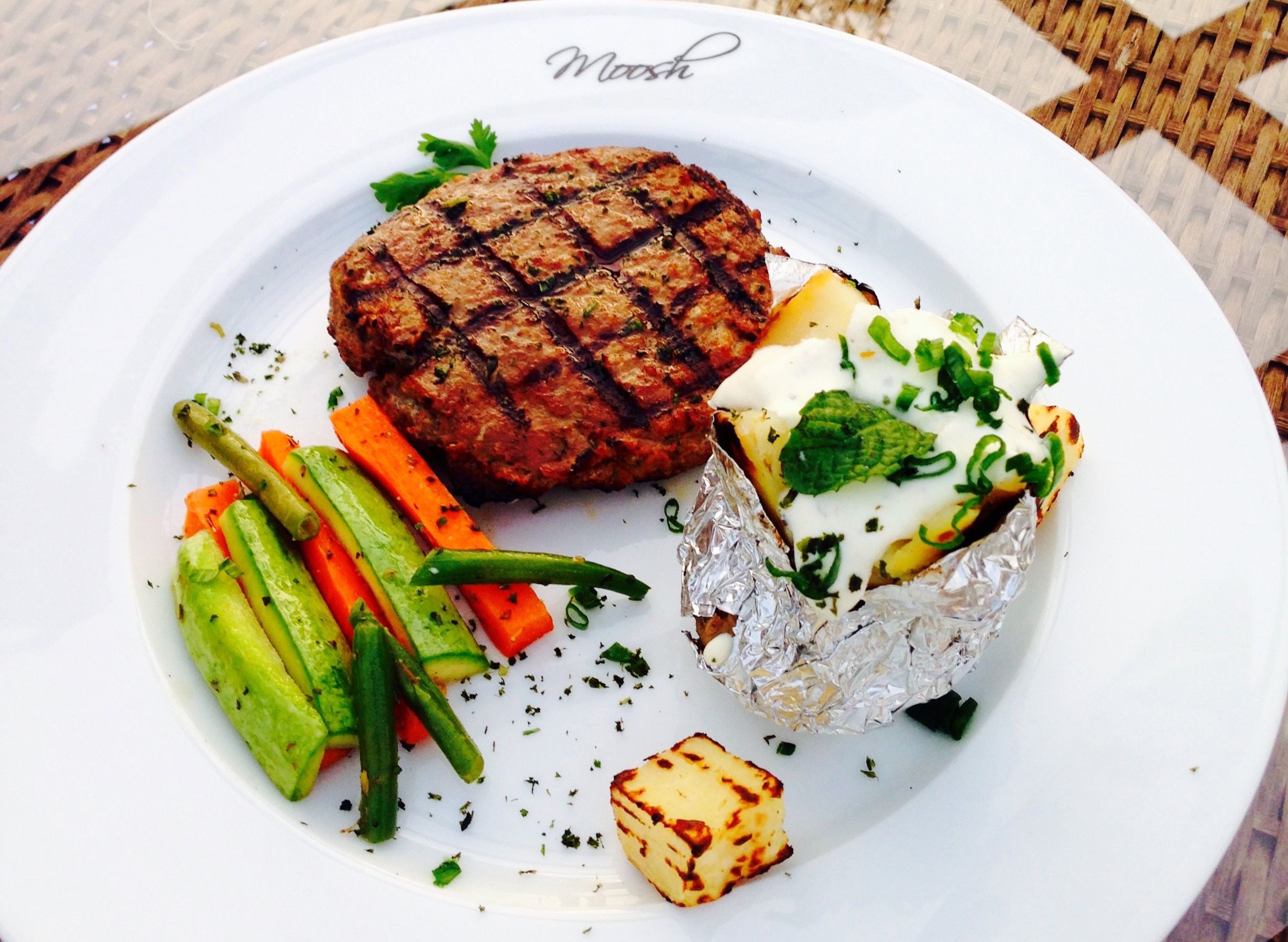 La Moosh Cafe & Restaurant
