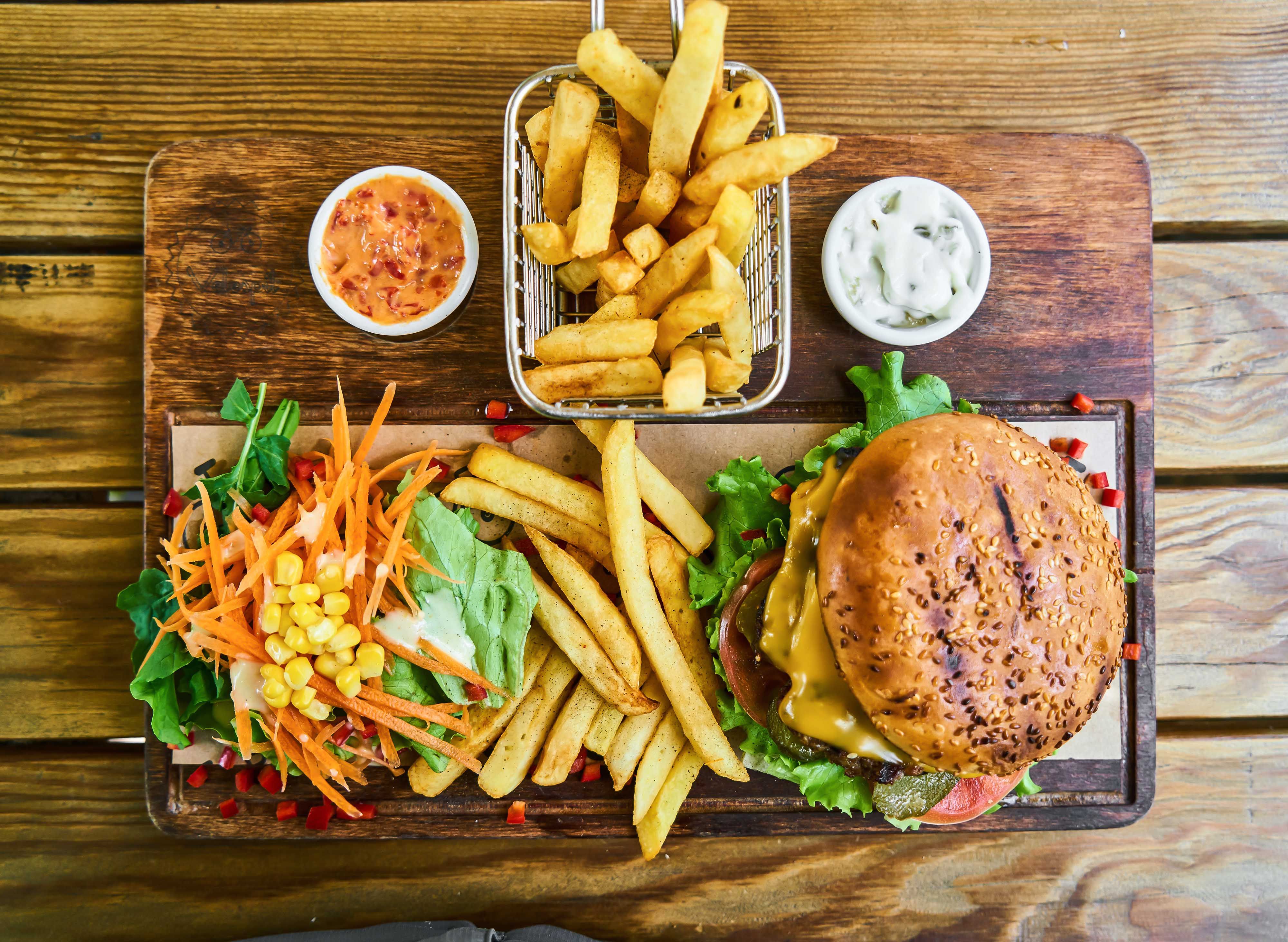 Вкусная еда фаст фуд. Еда быстрого питания. Еда быстрого питания. Очень много фаст фуда. Еда фаст фуд.