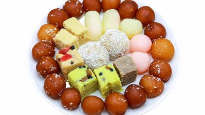 Haji Rasheed Sohan Halwa Sweets & Bakers (CM Chowk)