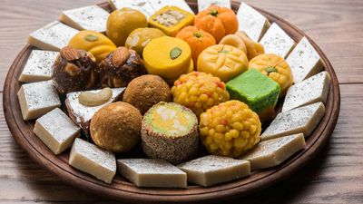 Asal Yadgar Sweets and Bakers