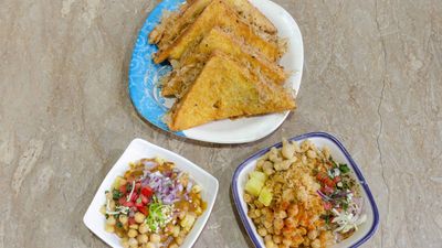 Shafiq Samosa & Dahi Bhally